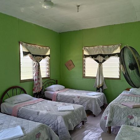 Mulu D Cave Homestay Екстер'єр фото