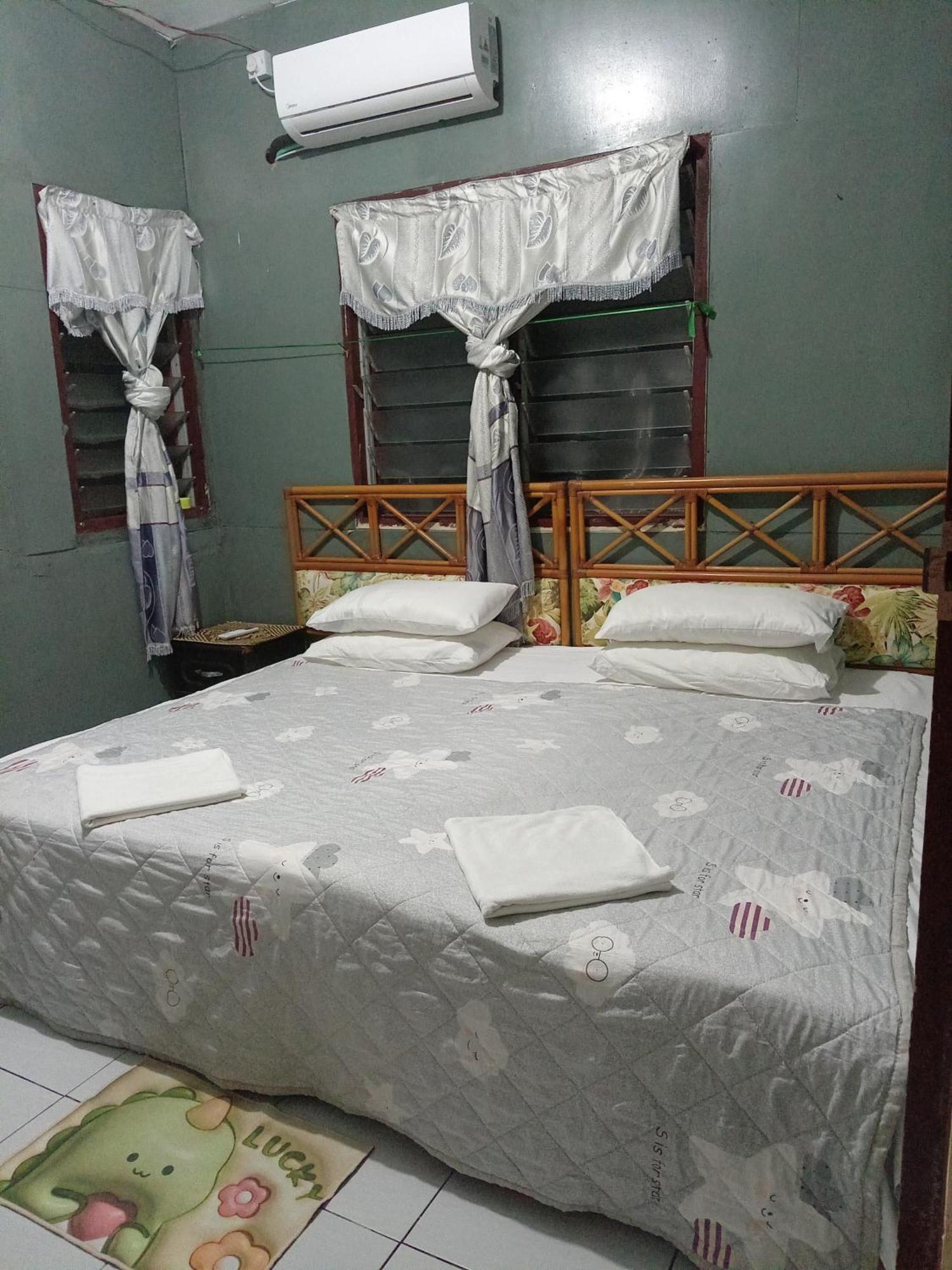 Mulu D Cave Homestay Екстер'єр фото