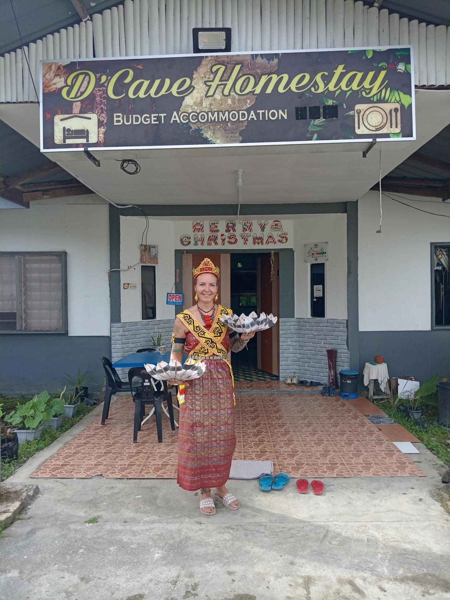 Mulu D Cave Homestay Екстер'єр фото