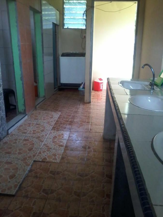 Mulu D Cave Homestay Екстер'єр фото