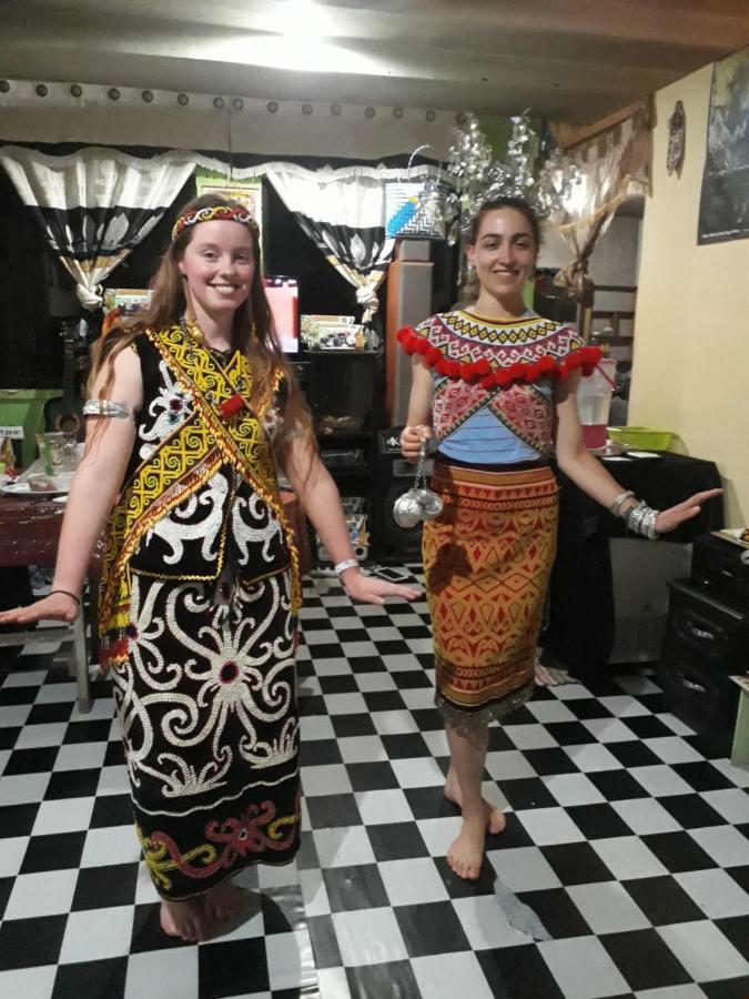 Mulu D Cave Homestay Екстер'єр фото