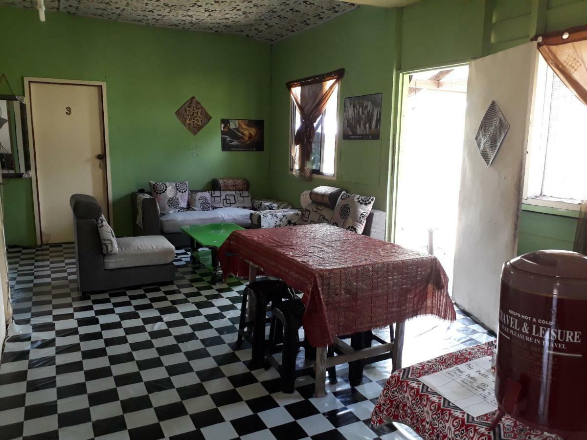 Mulu D Cave Homestay Екстер'єр фото