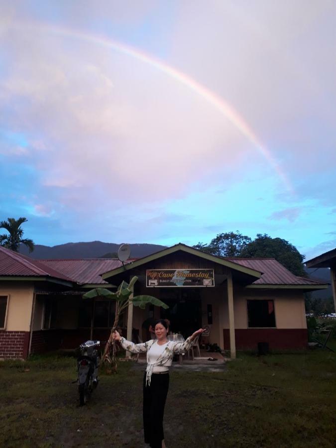 Mulu D Cave Homestay Екстер'єр фото