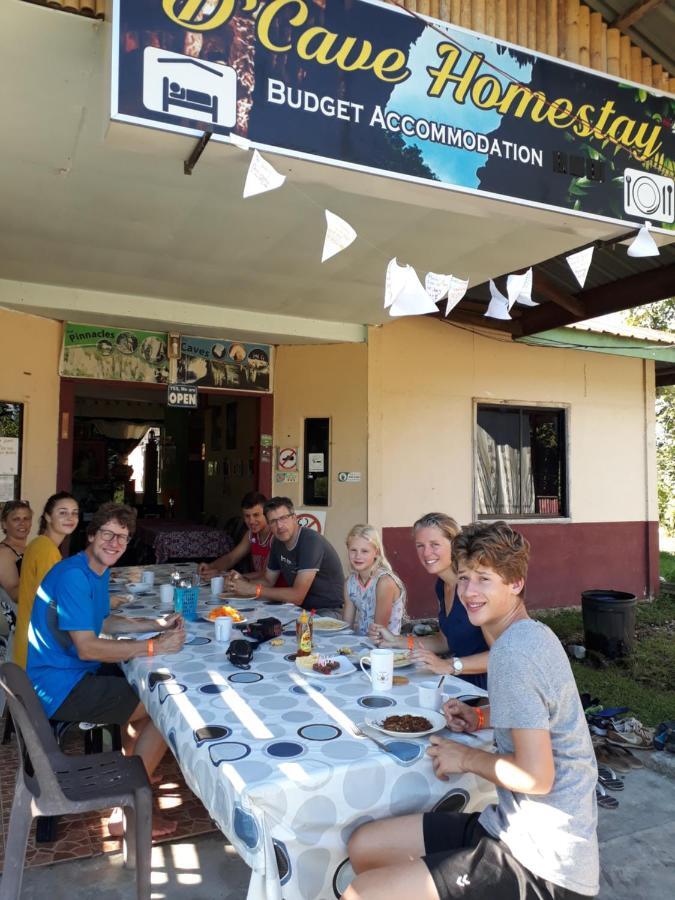 Mulu D Cave Homestay Екстер'єр фото