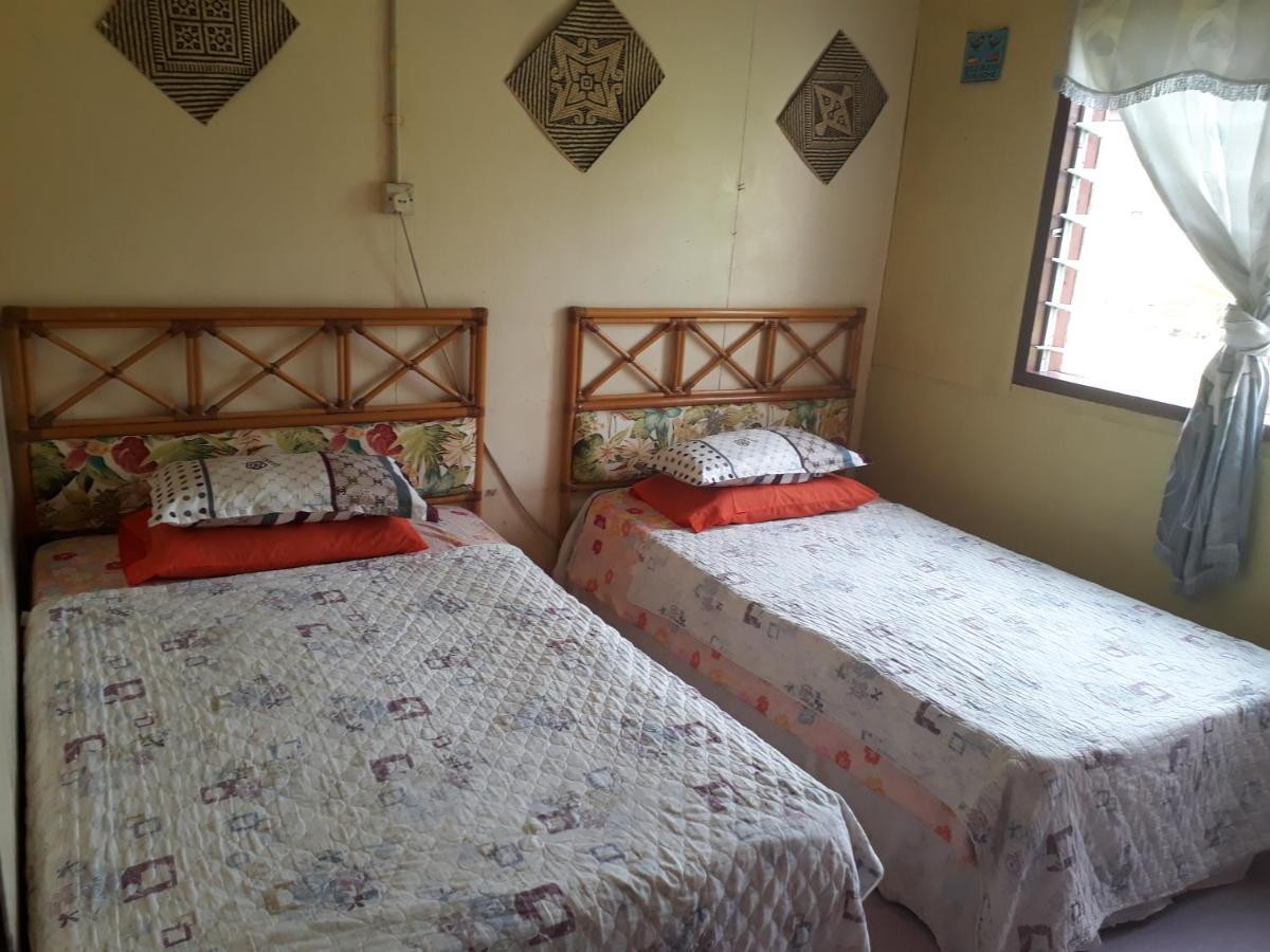 Mulu D Cave Homestay Екстер'єр фото