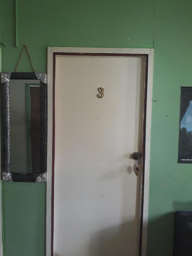 Mulu D Cave Homestay Екстер'єр фото