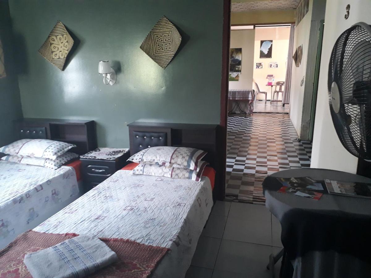 Mulu D Cave Homestay Екстер'єр фото